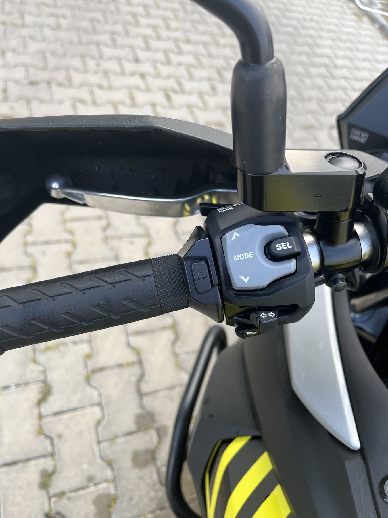 SUZUKI V-STROM 650 XT, 4. kp