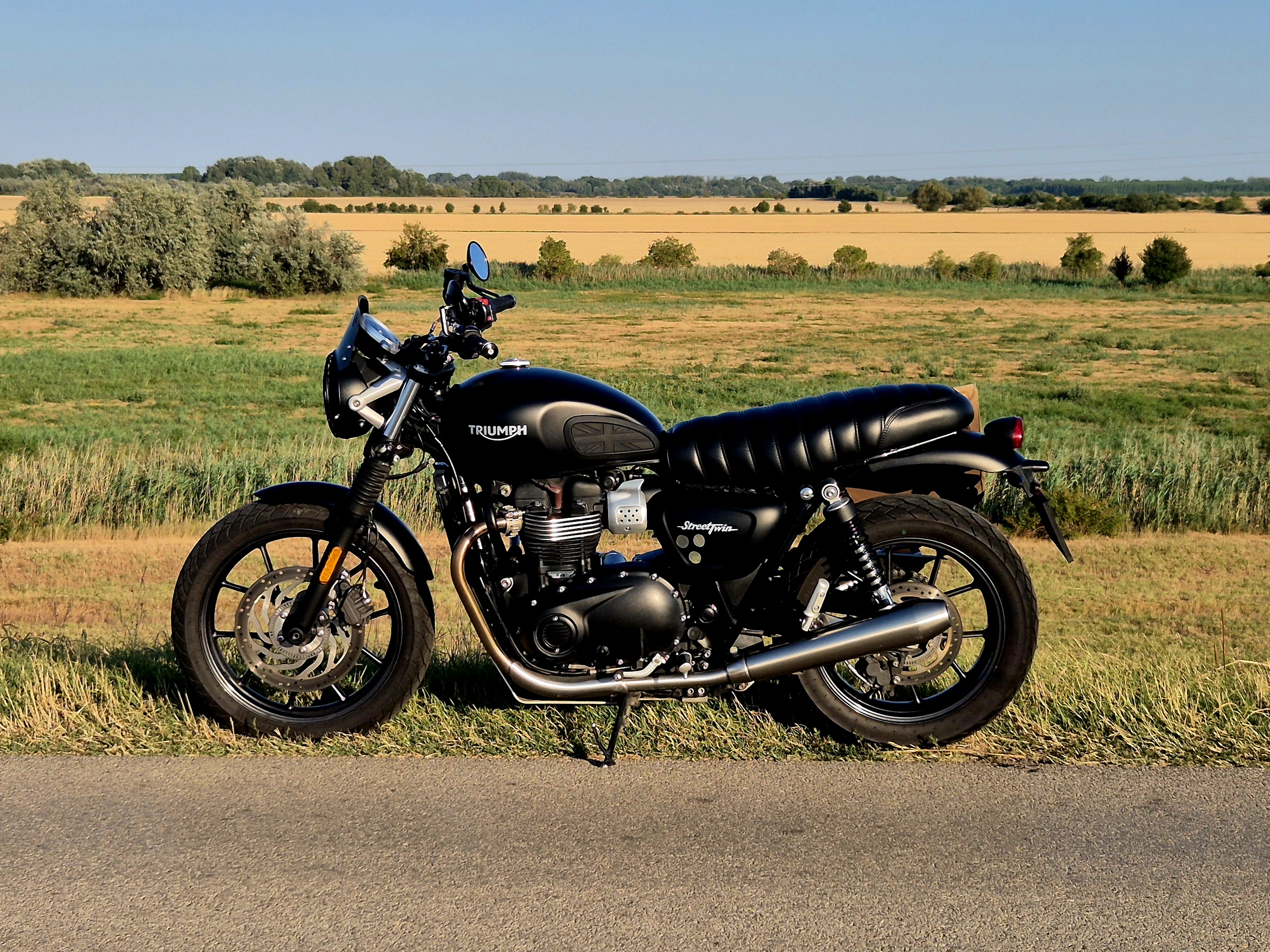 TRIUMPH STREET TWIN 900, 1. k�p